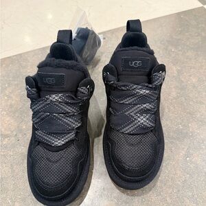 UGG Black Women’s Lowmel Sneakers with Textured Laces- new/ size 6